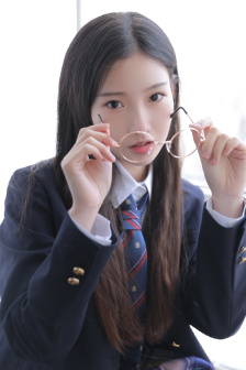 女生泳衣遮肚子